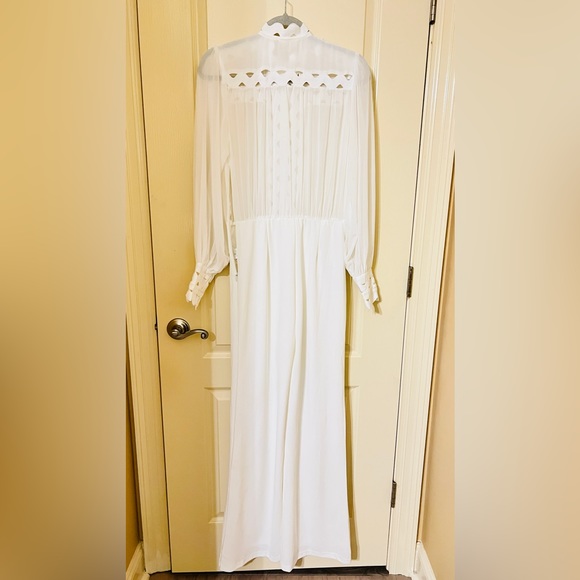 THE SANG stark White Jumpsuit. Size MEDIUM. NWOT. Xtra buttons Attached. - Picture 12 of 13